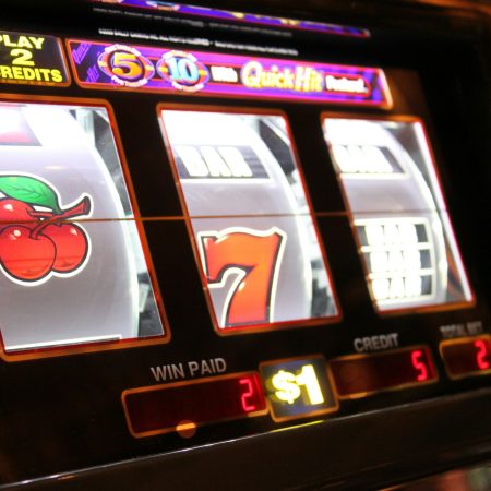 Kako prevarati online casino avtomate (in zakaj to ni mogoče)