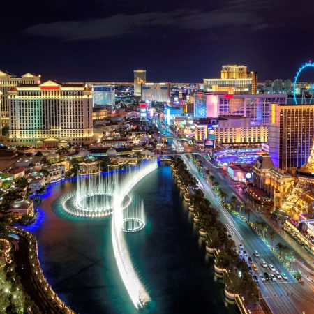 Kazinoji v ZDA: Zgodovina Las Vegasa in vzpon igralniške industrije